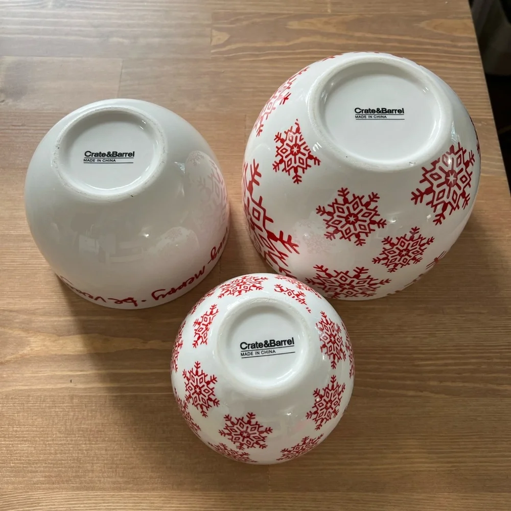 Crate & Barrel Set of 3 Nesting Bowls White Red Snowflakes Holiday Christmas